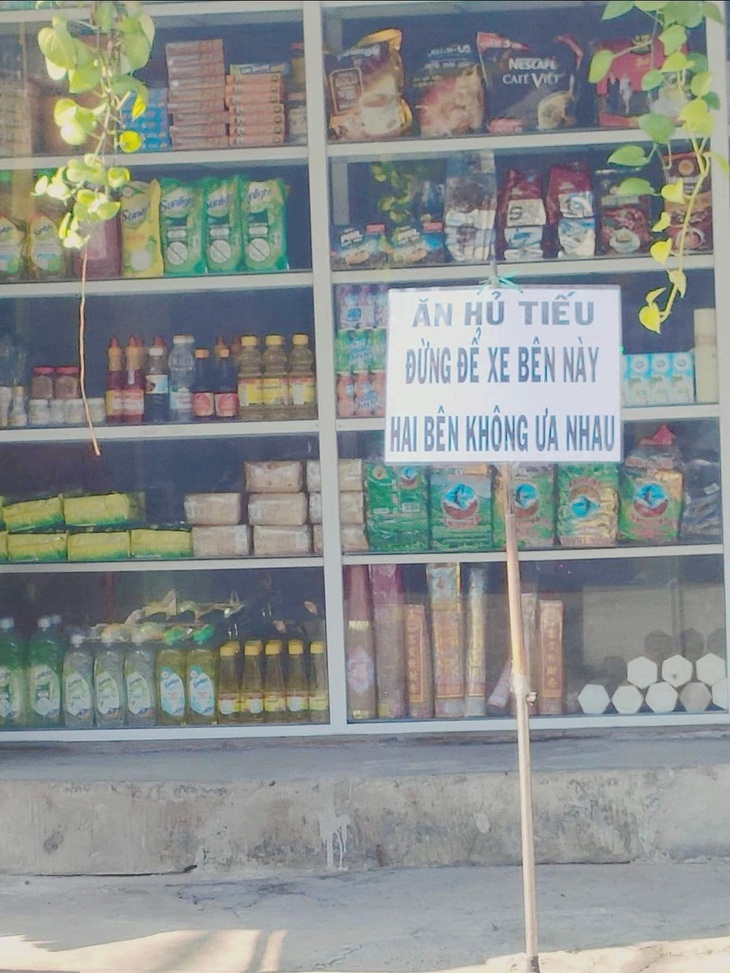 Tức nhau tiếng "ò ó o". Coi chừng khẩu hiệu thành... khẩu chiến