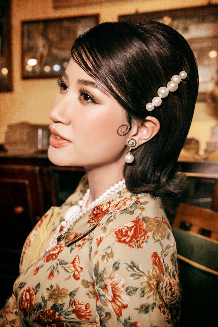 Cựu người mẫu Trang Trần cũng đến chúc mừng đàn anh 