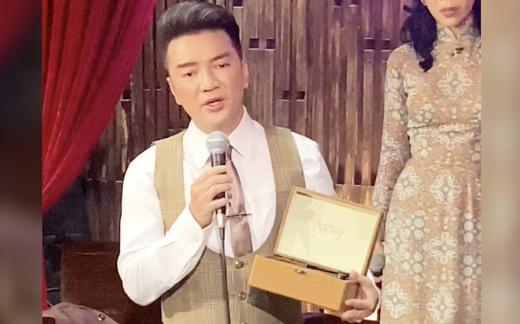 Đàm Vĩnh Hưng bán 