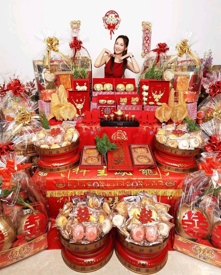 Thang Lạc Văn hạnh phúc bên sính lễ mà Mã Quốc Minh hỏi cưới