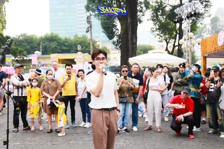 Đến với sự kiện lần này, Whee! mang đến cho các khán giả trẻ của SUSF gần 20 ca khúc thuộc các album từ trước đến nay của nhóm.