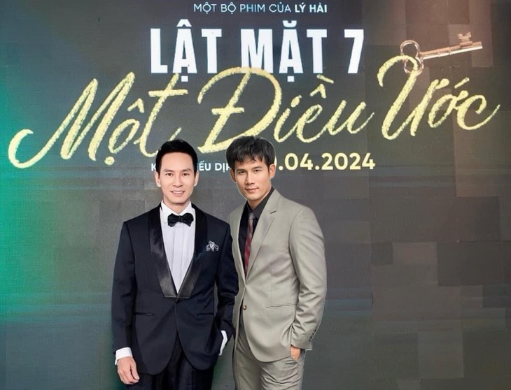 Với khả năng ghép ảnh 