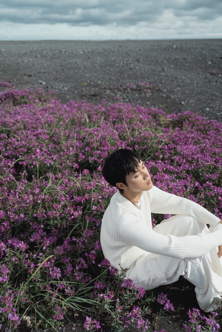 JSOL và ê kíp chọn Pháp và Iceland làm điểm đến, mang tới những thước phim mướt mắt kết hợp cùng âm nhạc lãng mạn từ nhạc sĩ Khắc Hưng