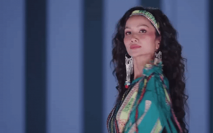 Bị chê bai, H"Hen Niê nhận mình yếu nhất trong dàn Chị đẹp