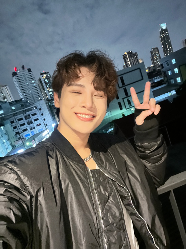 Thái Ngân khoe MV mới 'một tay làm hết' của mình