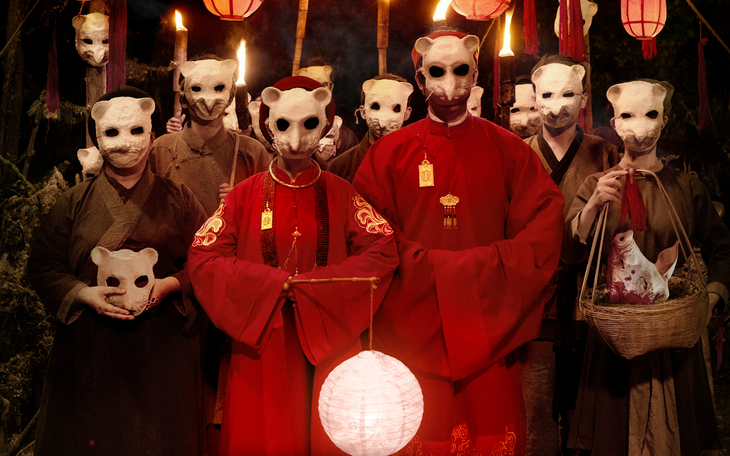 Qua cửa kiểm duyệt, 