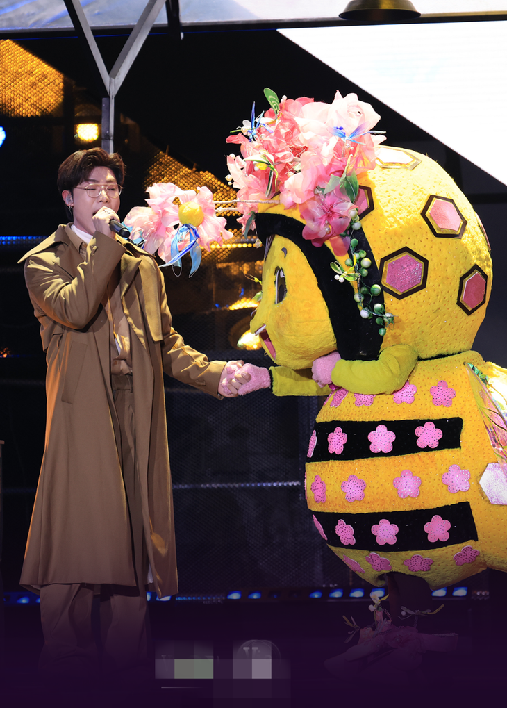 Ca sĩ Erik hòa giọng đầy cảm xúc cùng "Ong Bây Bi" Orange trong ca khúc Gặp lại nhau năm 60