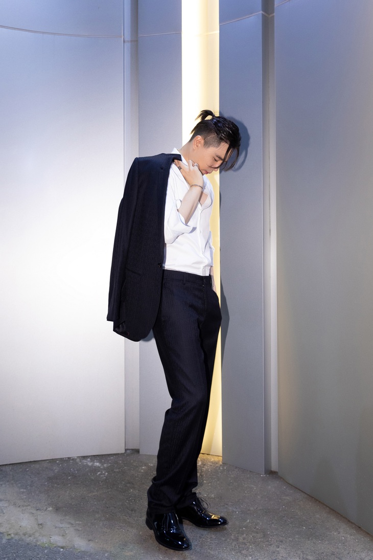 Trong showcase Trịnh Thăng Bình sẽ giới thiệu ca khúc mới Ở đó nhìn em phát hành ngày 22-12.