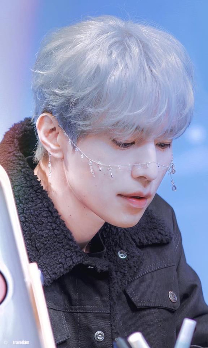 Lee Dong Wook khiến cả cõi mạng choáng ngợp bởi giao diện mới với tóc màu bạch kim