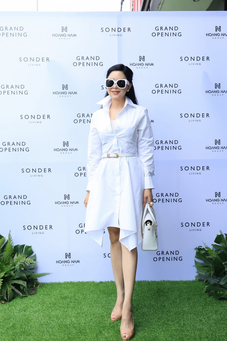 Nhan sắc mặn mà cùng thần thái ngút ngàn của doanh nhân Thủy Tiên