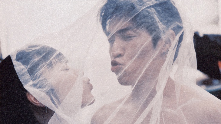 Không chỉ ngọt ngào trên phim, Cody Nam Võ - Khánh Vân đáng yêu hết cỡ trong MV mới