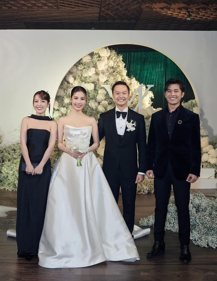 Gin Tuấn Kiệt và Puka cực đẹp đôi khi đến chúc mừng đồng nghiệp