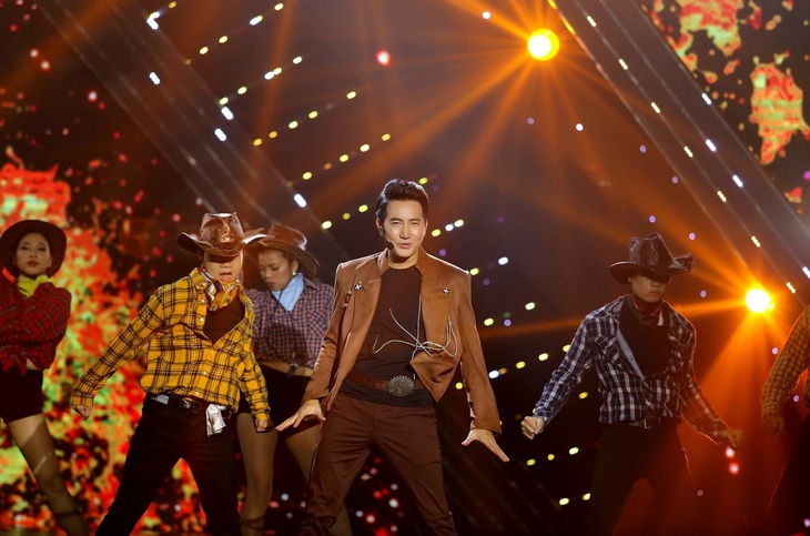 Live show Nguyễn Phi Hùng 2023 “Dancing in the sky” được ghi hình và phát sóng online vào 20h đêm Giáng sinh 24-12.