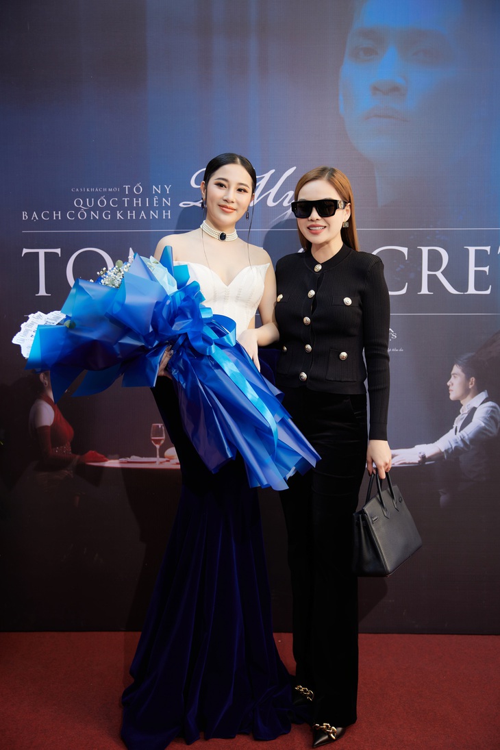 Giang Hồng Ngọc diện outfit đen sang trọng đến chúc mừng Tố My