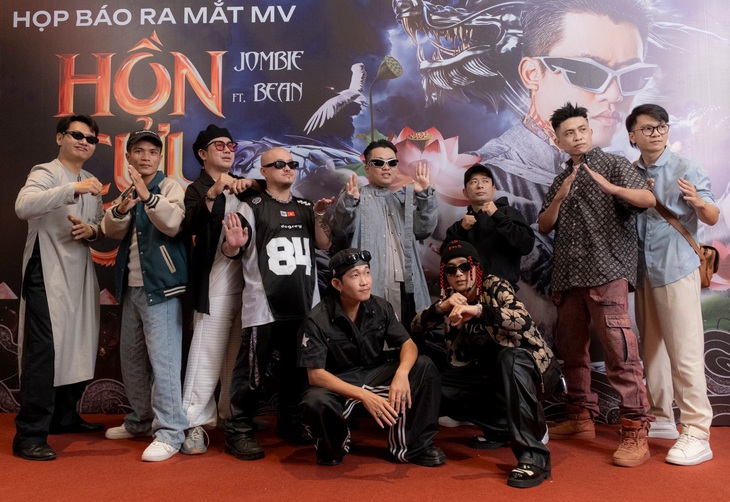 Buổi ra mắt MV 'Hồn Cửu Long' của G5R có sự góp mặt của đông đảo bạn bè đồng nghiệp thân thiết.