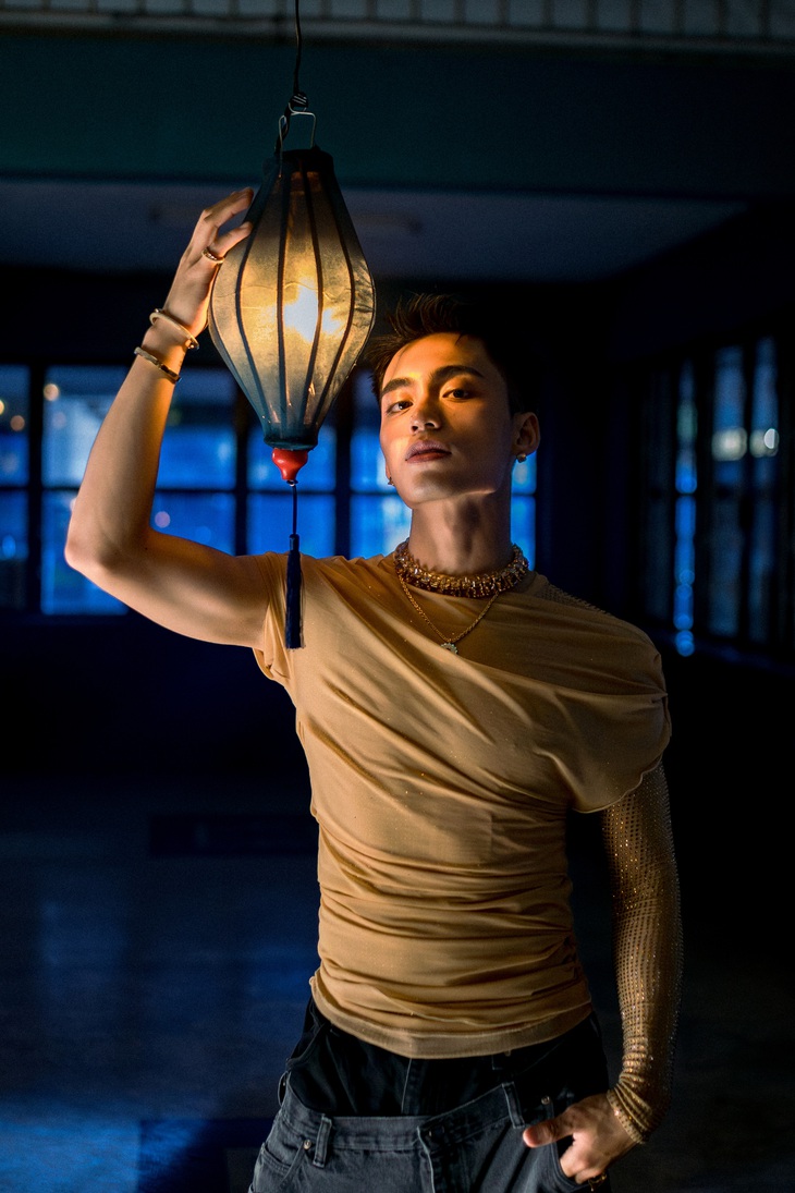 Sau hit 'Waiting for you', MONO không ngừng làm mới những sản phẩm của bản thân để mang đến cái nhìn đa dạng cho khán giả