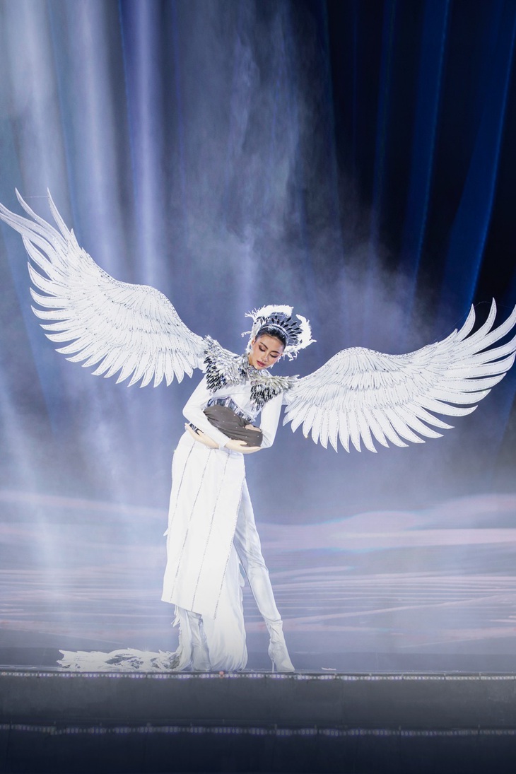 Bùi Thị Xuân Hạnh và trang phục 'Mẹ cò'