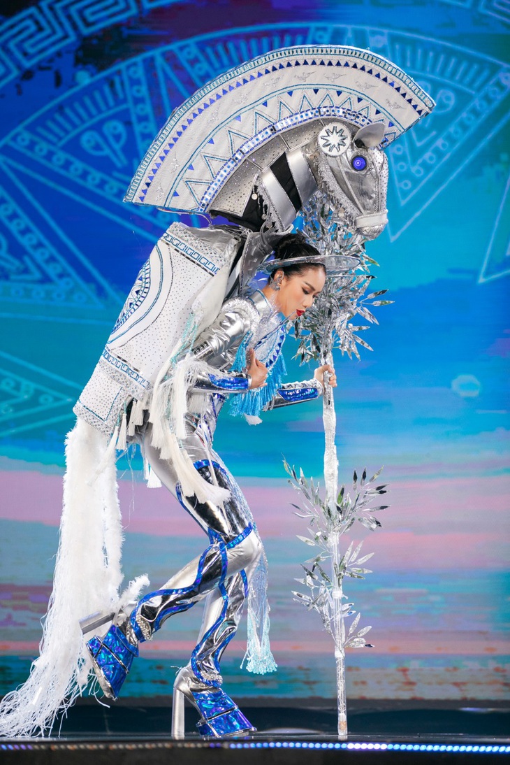 Lê Ngọc Phương Thảo có màn trình diễn cảm xúc bộ trang phục 'Gióng'