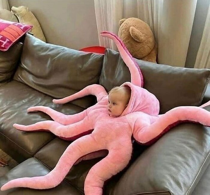 Thật vô tri, biết thế "chui ngược" lại vào bụng mẹ rồi.