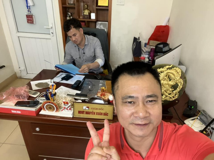 NSND Tự Long đăng ảnh chụp cùng "Nam Tào" Xuân Bắc ngầm xác nhận Táo quân trở lại