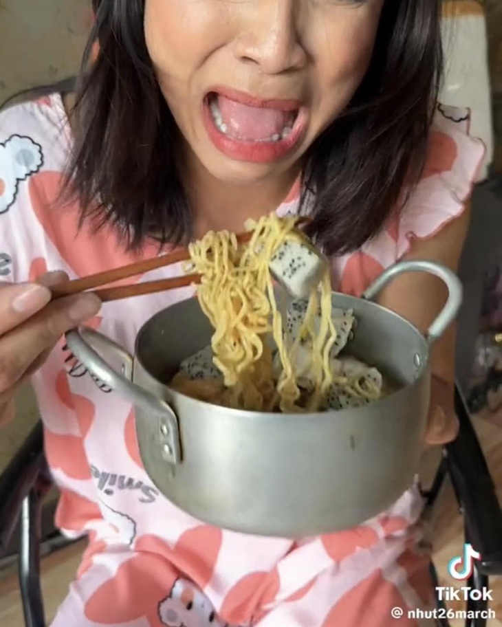 Phiên bản "thật" của mì tôm thanh long.