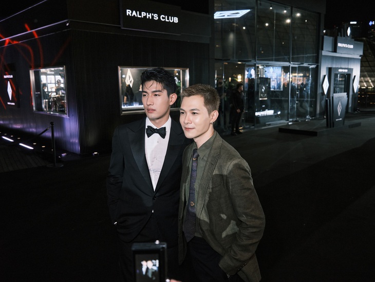 Visual nổi bật của Anh Tú khi hội ngộ Ayden Sng