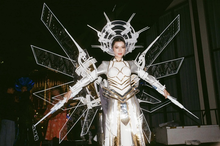 Hoàng Thị Nhung và bộ trang phục dân tộc thể hiện cá tính mạnh mẽ