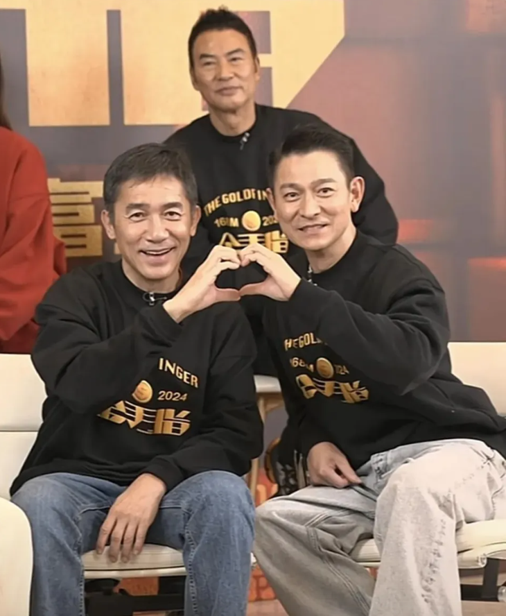 Màn đu trend thể hiện tình cảm của cả hai vụng về nhưng vô cùng đáng yêu