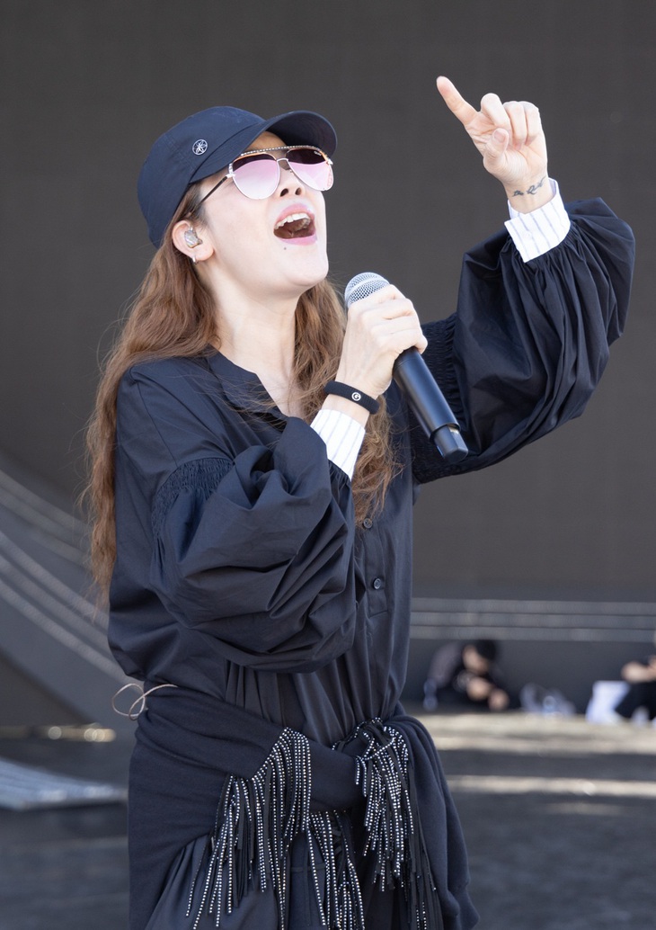 Thu Phương liên tục chiêu đãi nhiều bản hit một cách ngẫu hứng trên sân khấu tổng duyệt