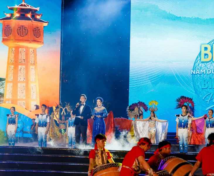 Bộ đôi MC Thu Hà - Nhật Trường dẫn dắt sự kiện bế mạc Năm Du lịch quốc gia 2023 tại Bình Thuận