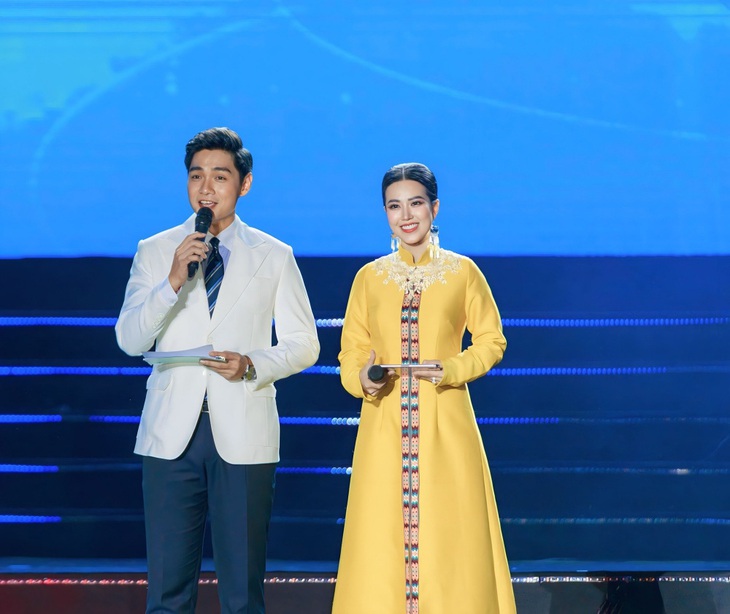 Thu Hà đầu tư kỹ lưỡng trang phục, kịch bản để hoàn thành tốt nhất vai trò dẫn dắt một sự kiện tầm vóc quốc gia