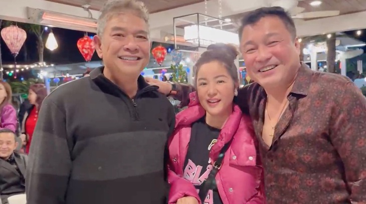 Thúy Nga bên cạnh hai tài tử nổi tiếng một thời mà cô từng thần tượng: Lê Tuấn Anh và Lý Hùng