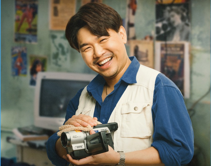 Mảnh ghép thứ tư trong “hội bạn thân” cùng Huyền, Ngọc và Phúc là Tuấn do Quốc Khánh thể hiện. Poster nhân vật với chiếc máy quay đời cũ phần nào tiết lộ về nghề nghiệp và đam mê của Tuấn trong phim, khi anh luôn nỗ lực hết sức để thực hiện ước mơ trở thành đạo diễn nổi tiếng. Cùng ba người bạn diễn viên tài năng là Phúc, Huyền và Ngọc, Tuấn sẽ tạo nên một tác phẩm để đời trong phim, như một dấu ấn về tình bạn thanh xuân khăng khít của “bộ tứ bất ổn” này.