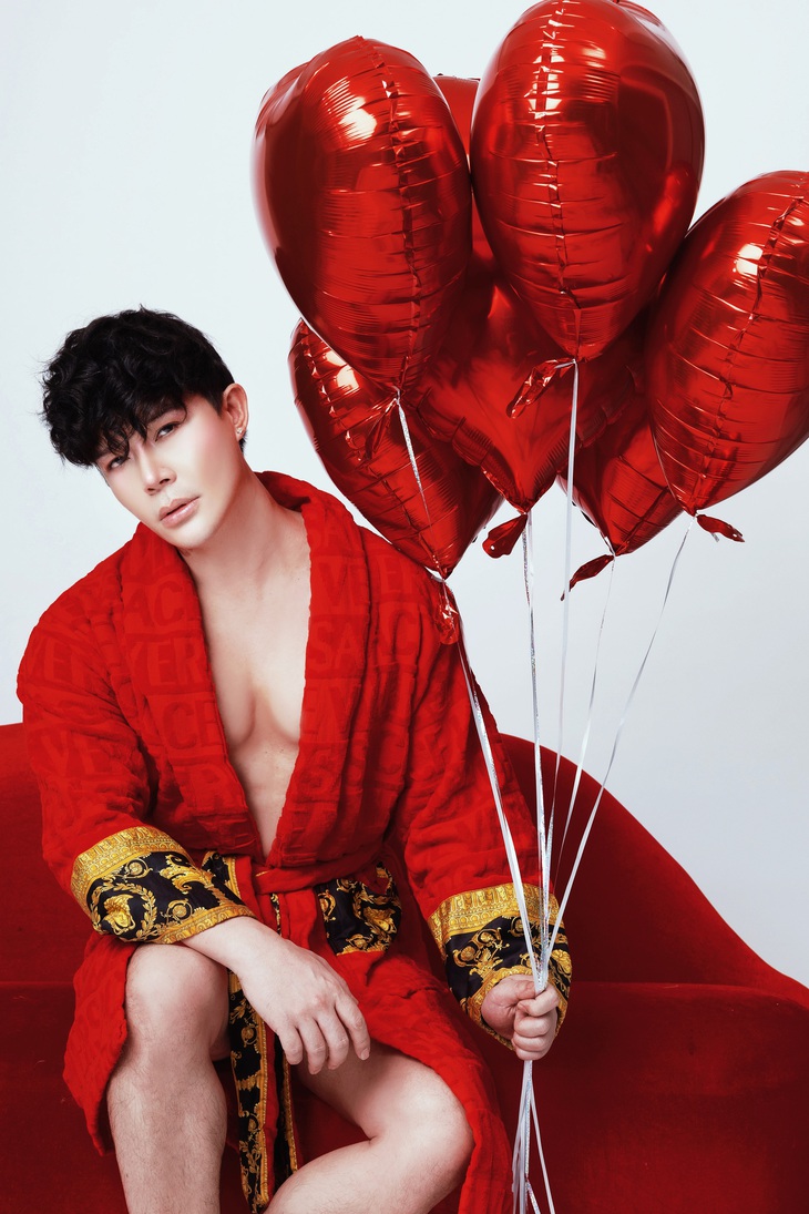 Nathan Lee lại làm loạn showbiz với tiệc đồ ngủ lớn nhất thế giới - Ảnh 1.