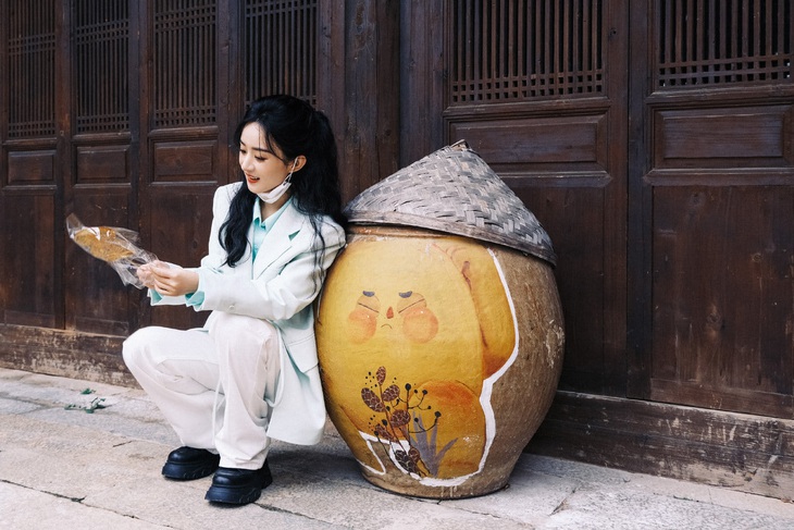 Sếp nhà người ta: Bạch Bách Hà cho nhân viên nghỉ cả tháng, Triệu Lệ Dĩnh tặng hẳn xe sang - Ảnh 4.