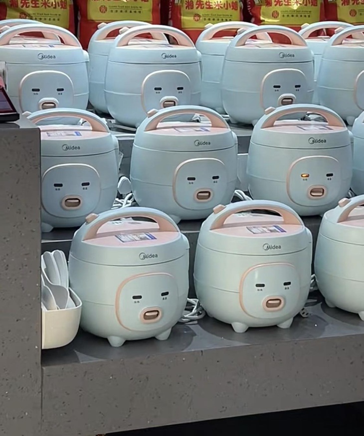 Ảnh vui 14-2: Nhân viên quán này nhiệt tình quá! - Ảnh 6.