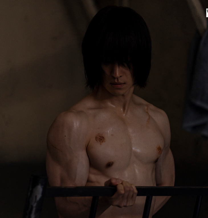 Lee Je Hoon khoe body mlem mlem trong phần 2 siêu phẩm rating Taxi driver - Ảnh 3.