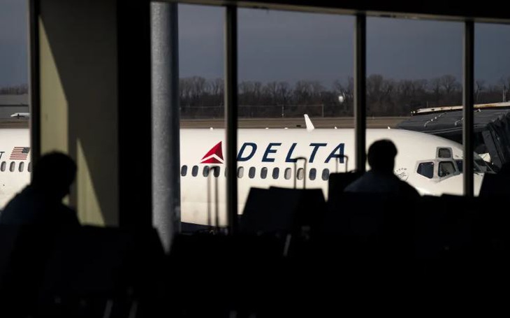 Người đàn ông bị nữ du khách sàm sỡ trên chuyến bay - Ảnh 1.