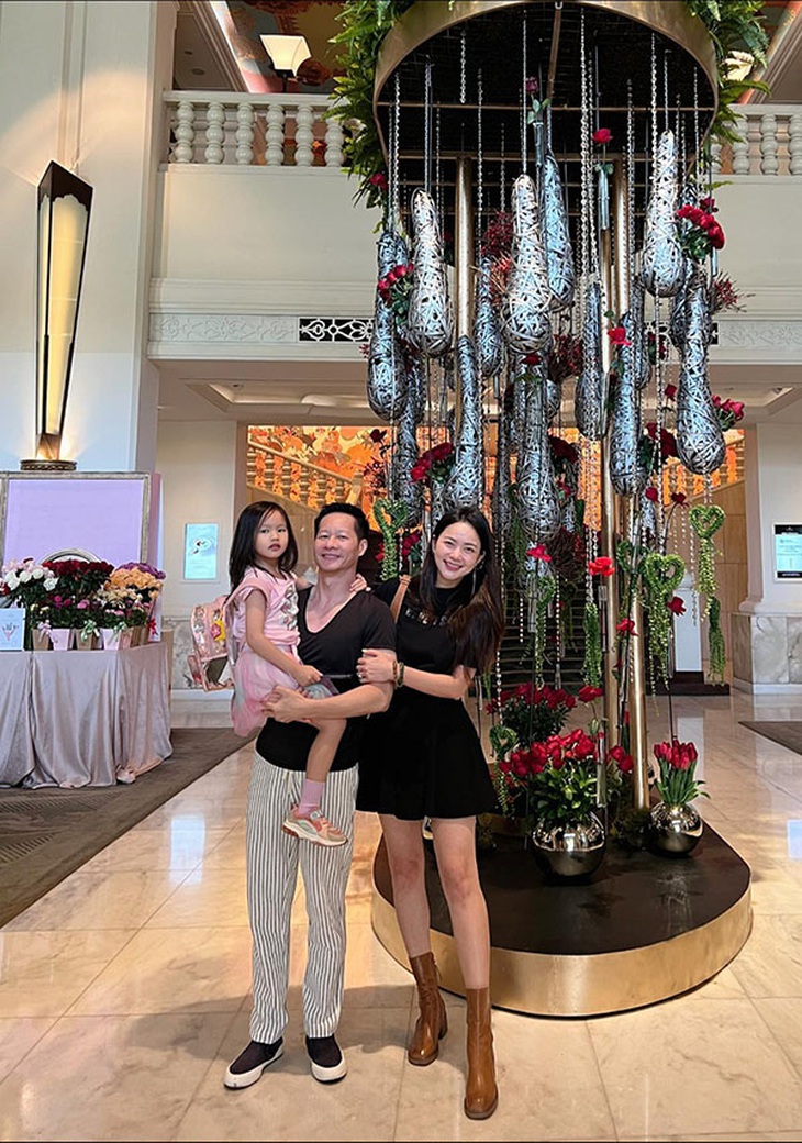 Ảnh vui sao Việt 15-2: Lê Dương Bảo Lâm gói con trai làm quà tặng vợ - Ảnh 11.