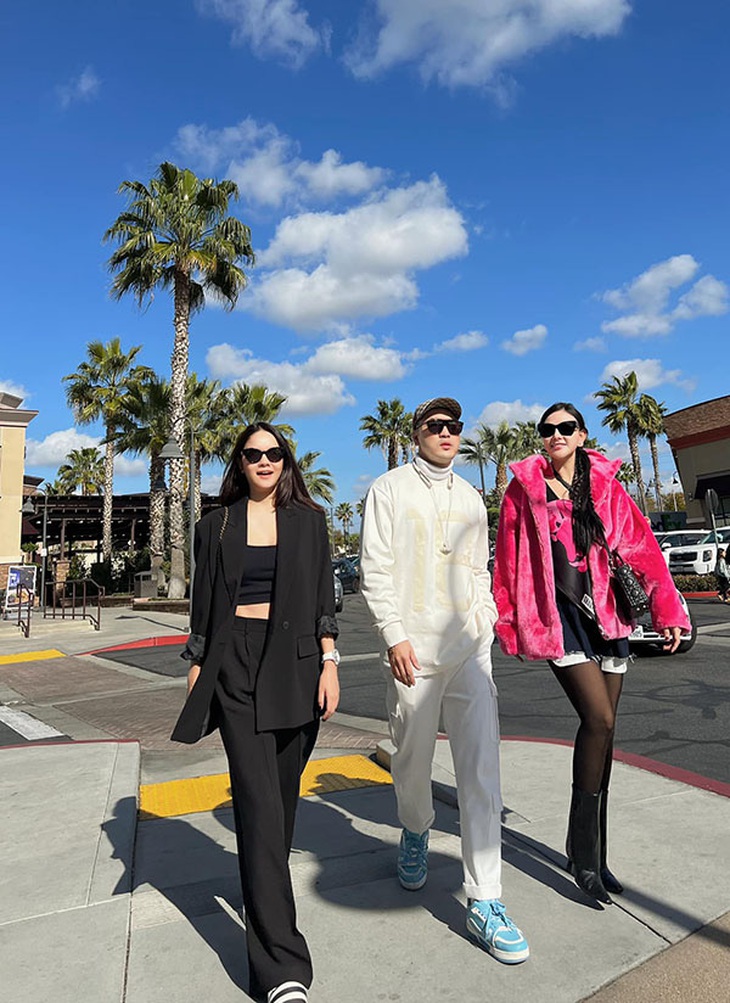 Ảnh vui sao Việt 17-2: Lan Phương hóa thiếu nữ bên hoa huệ - Ảnh 5.