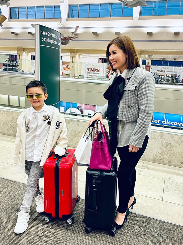 Ảnh vui sao Việt 17-2: Lan Phương hóa thiếu nữ bên hoa huệ - Ảnh 3.