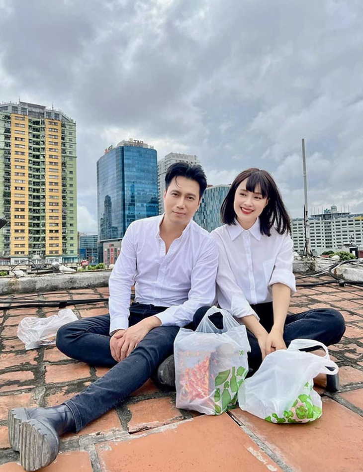 Ảnh vui sao Việt 17-2: Lan Phương hóa thiếu nữ bên hoa huệ - Ảnh 4.