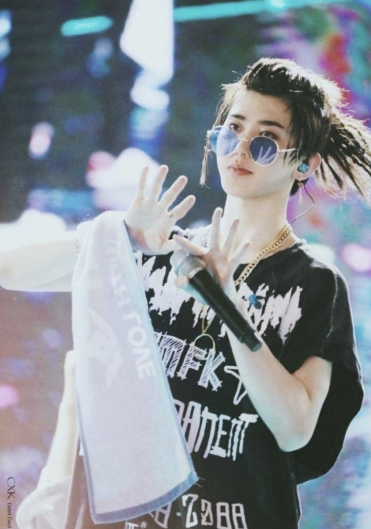 Lý do quái vật làng nhảy Alex The Cage, Vương Nhất Bác và dàn mỹ nam thích diện kiểu tóc này - Ảnh 4.