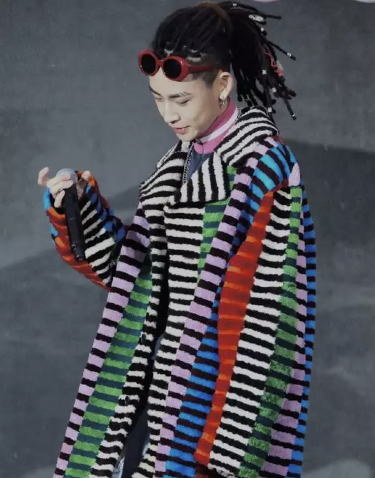 Lý do quái vật làng nhảy Alex The Cage, Vương Nhất Bác và dàn mỹ nam thích diện kiểu tóc này - Ảnh 6.