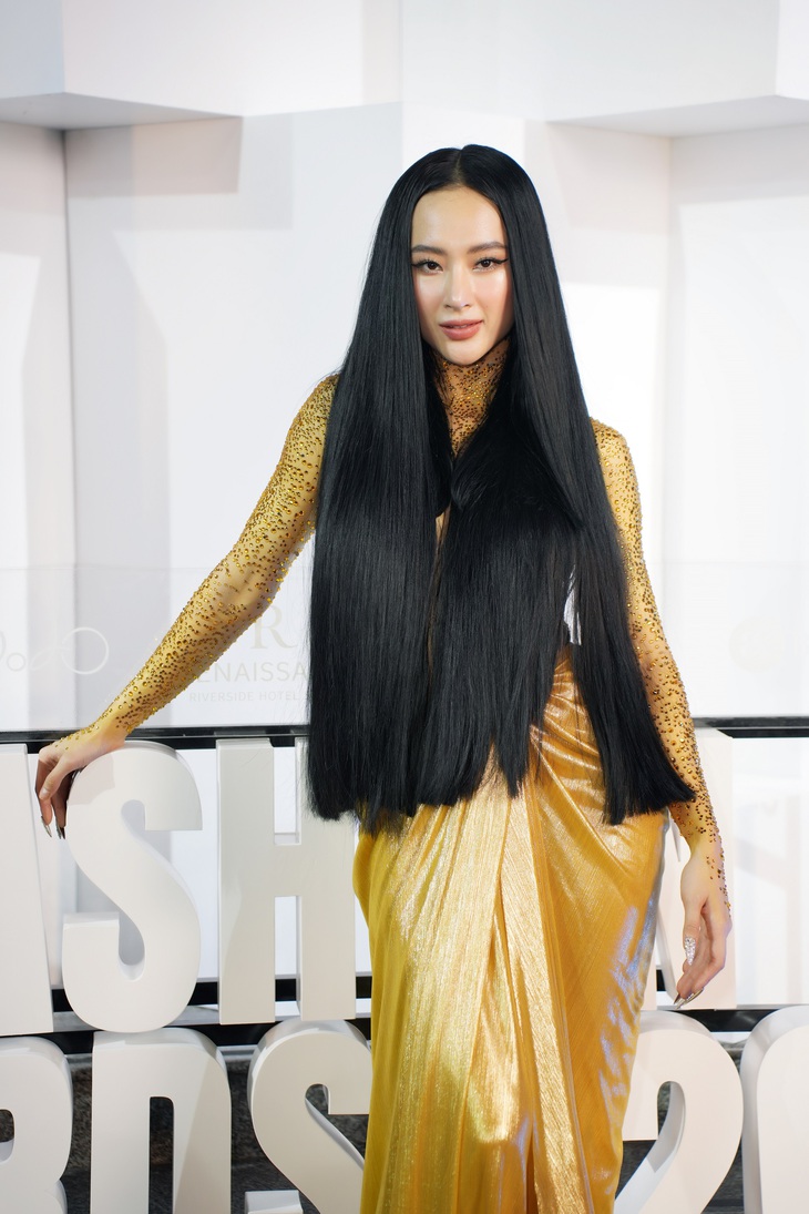 Netizen ‘hốt hoảng’ khi nhìn vào cách ăn diện của Angela Phương Trinh - Ảnh 1.