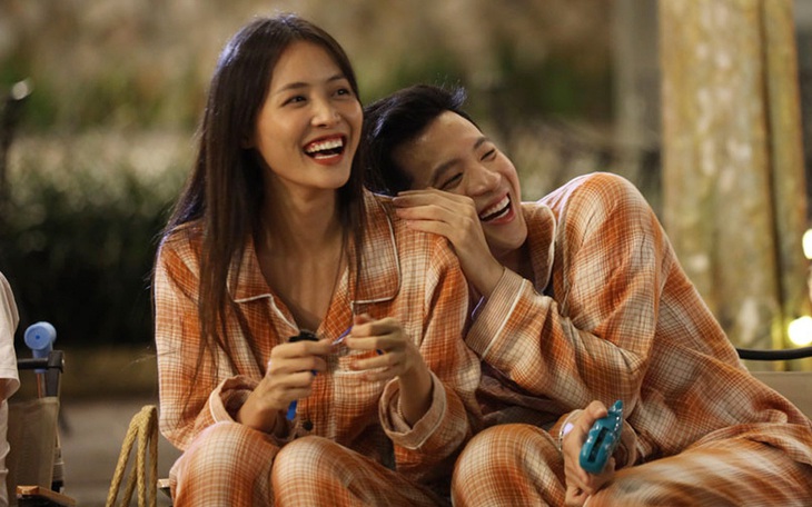 Vừa cầu hôn, Trương Mỹ Nhân - Phí Ngọc Hưng đã "vạch mặt" nhau trên sóng truyền hình