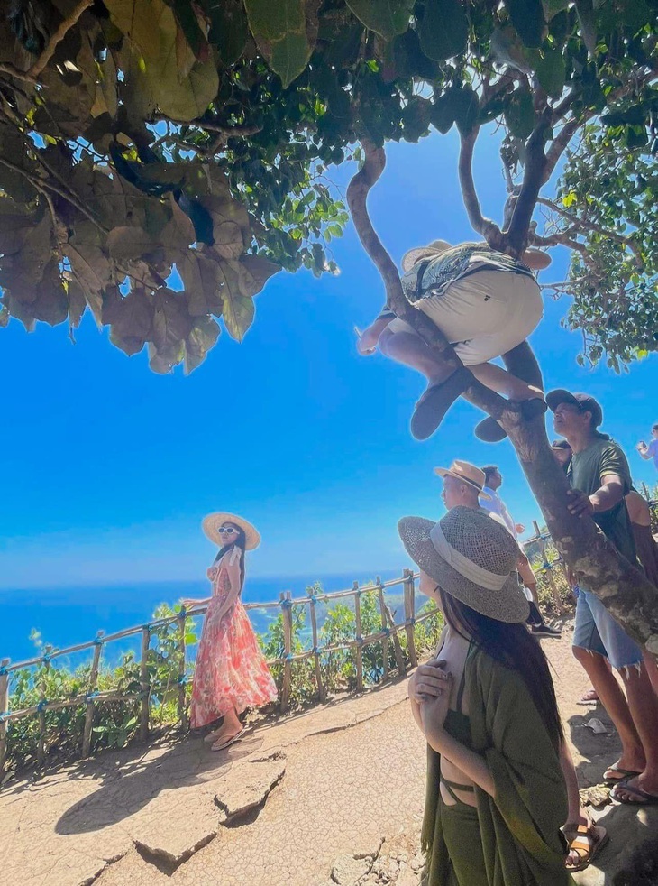 Ảnh vui 20-2: Bí kíp hạnh phúc khi đi du lịch của các cặp đôi - Ảnh 1.