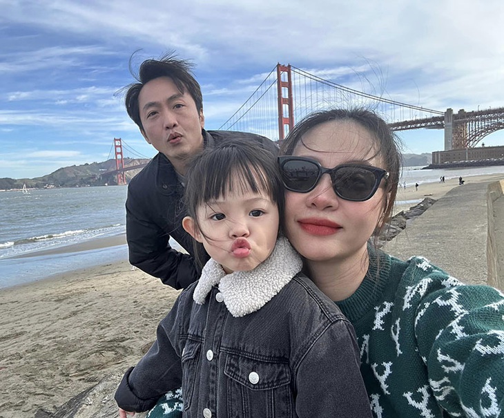 Ảnh vui sao Việt 21-2: Con gái lí lắc bên vợ chồng Cường Đôla - Ảnh 1.