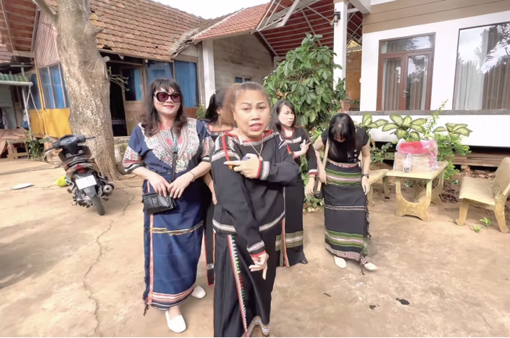 Cuộc sống thôn quê của ‘họa mi núi rừng’ Siu Black - Ảnh 1.