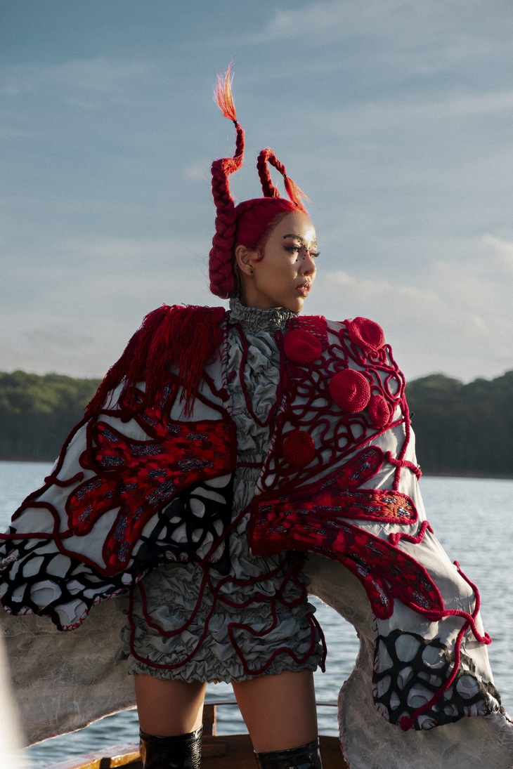 Thảo Trang lồng lộn với Nắng hát, netizen thấy giống Tóc hát - Ảnh 7.